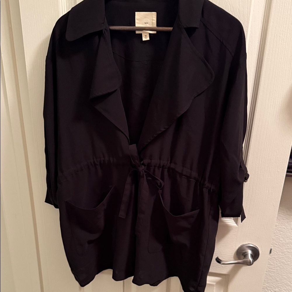 Chic Black Women's Jacket with Pockets